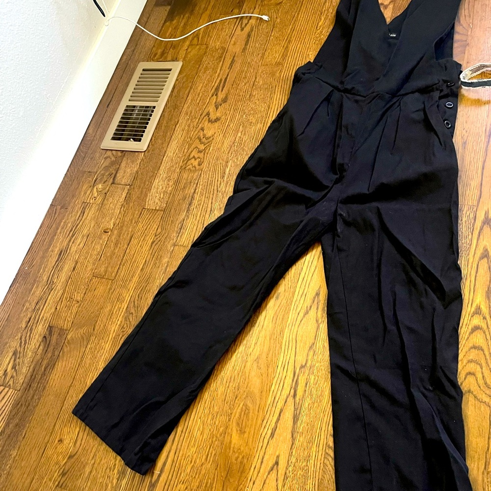 Black cloth romper. In good condition. Only worn once. One size fits all.